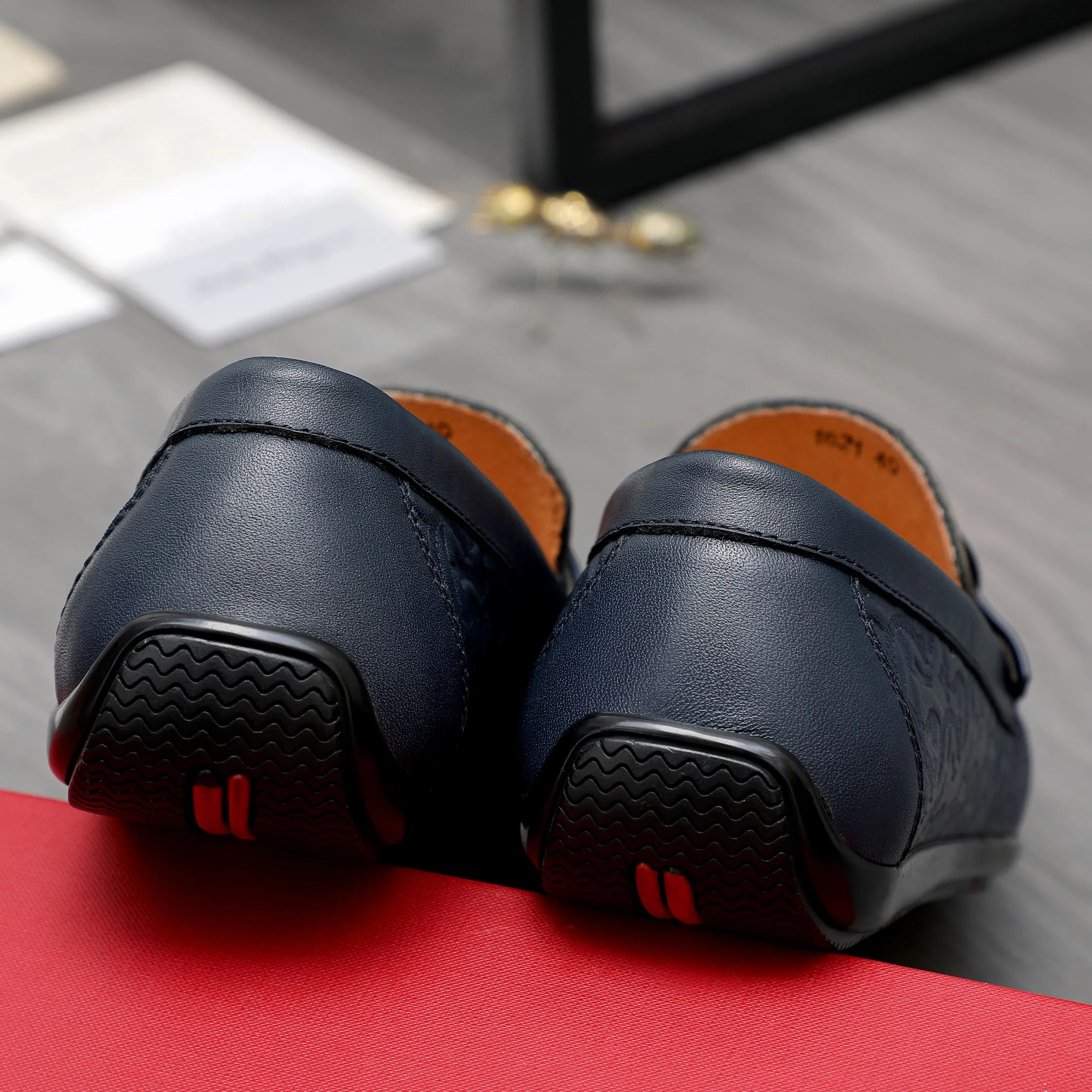 Men's shoes 💰380 Product trademark: Ferragamo "Ferragamo" casual slip-on shoes Regular size: 38-45 (45. Customized, non-returnable) Product materials: Selected embossed cowhide upper, pigskin lining, rubber outsole